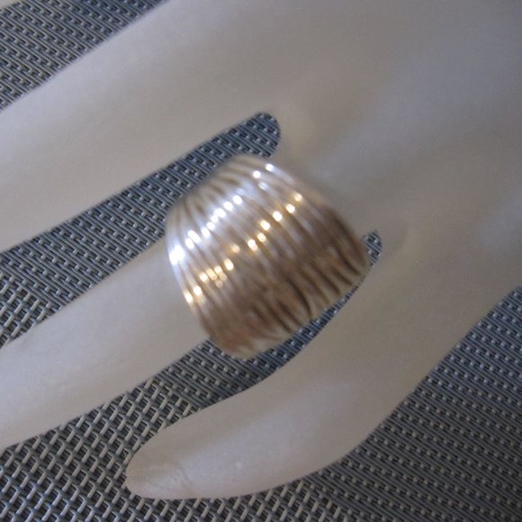Jewelry - Silver fashion band, Sz 6